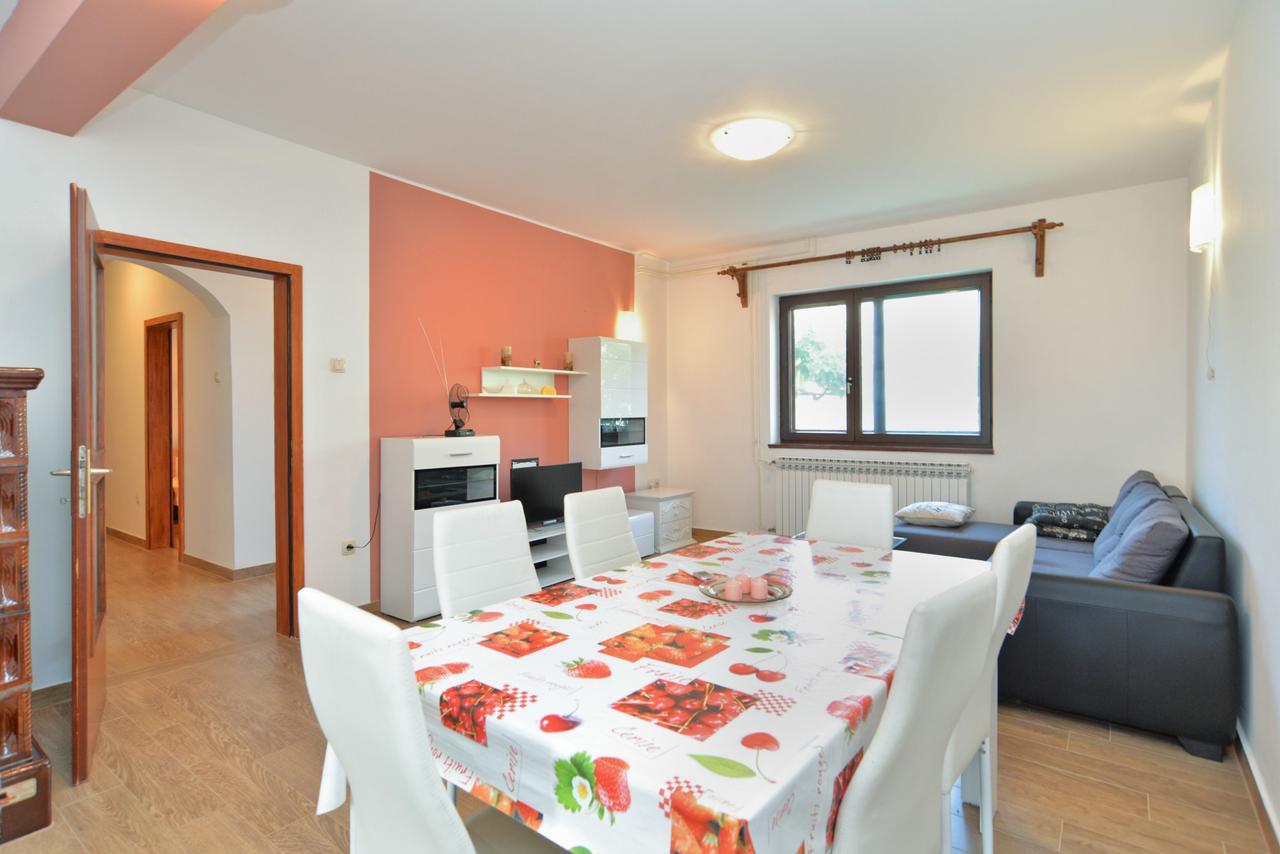 Apartments Gracijano 1724 Liznjan Bagian luar foto
