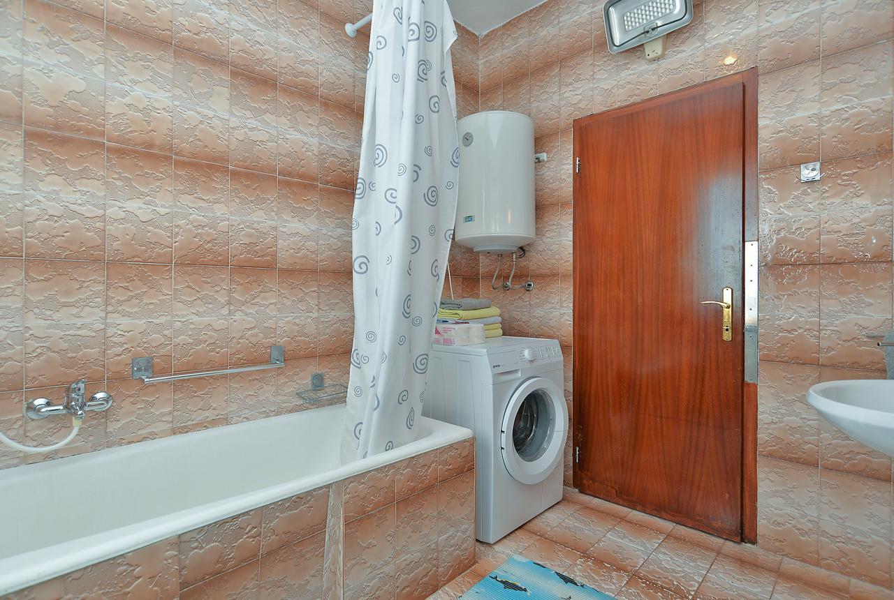 Apartments Gracijano 1724 Liznjan Bagian luar foto