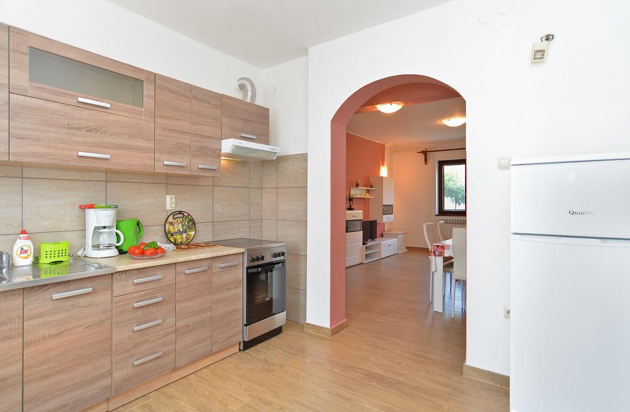 Apartments Gracijano 1724 Liznjan Bagian luar foto