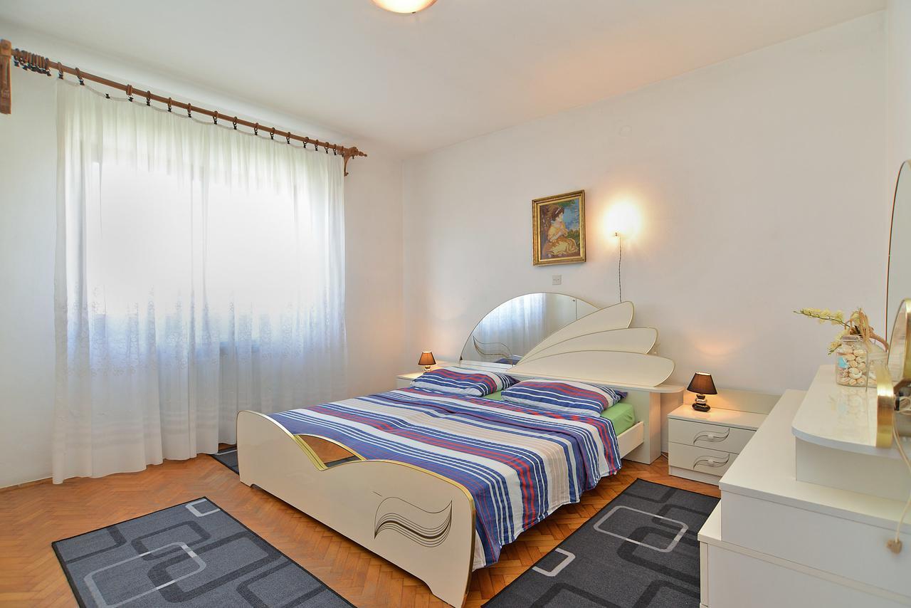 Apartments Gracijano 1724 Liznjan Bagian luar foto