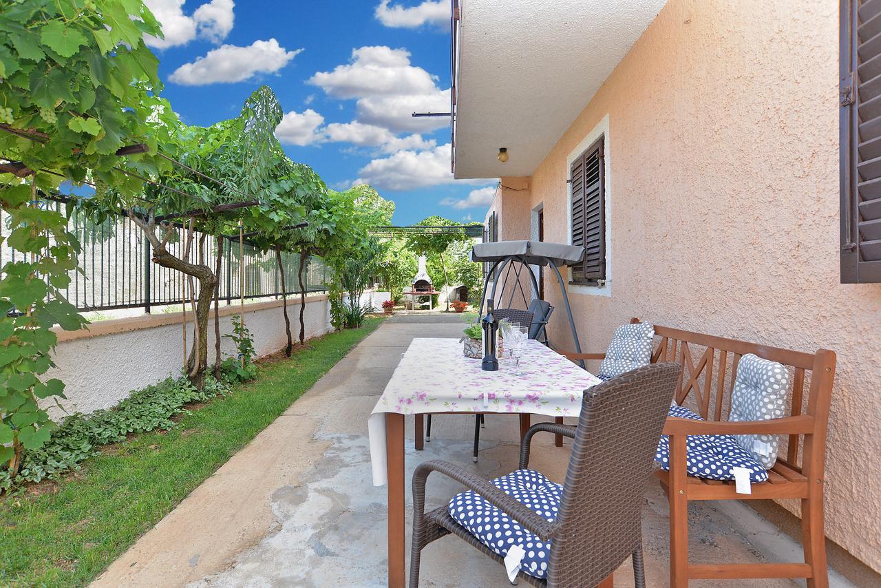 Apartments Gracijano 1724 Liznjan Bagian luar foto