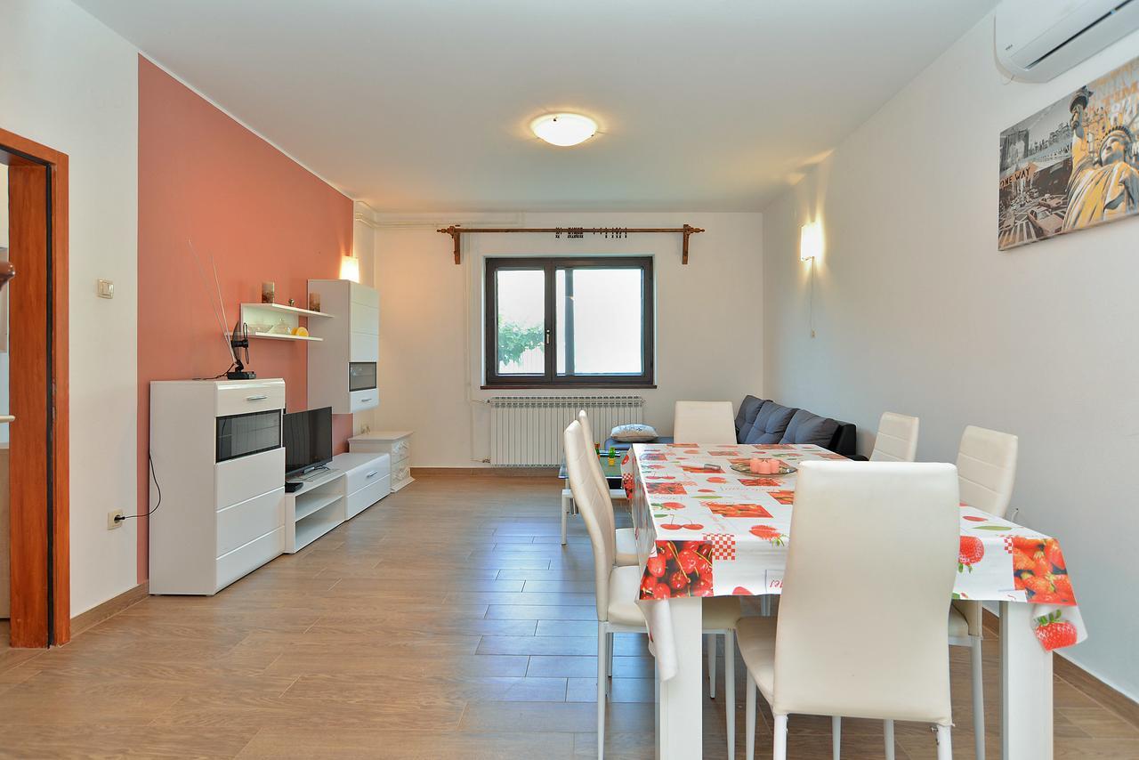 Apartments Gracijano 1724 Liznjan Bagian luar foto