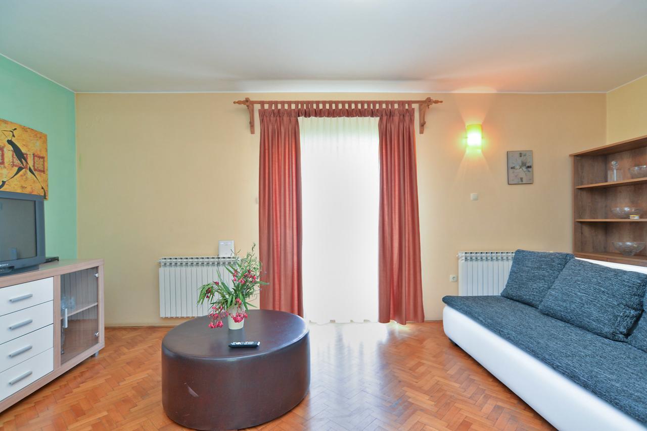 Apartments Gracijano 1724 Liznjan Bagian luar foto