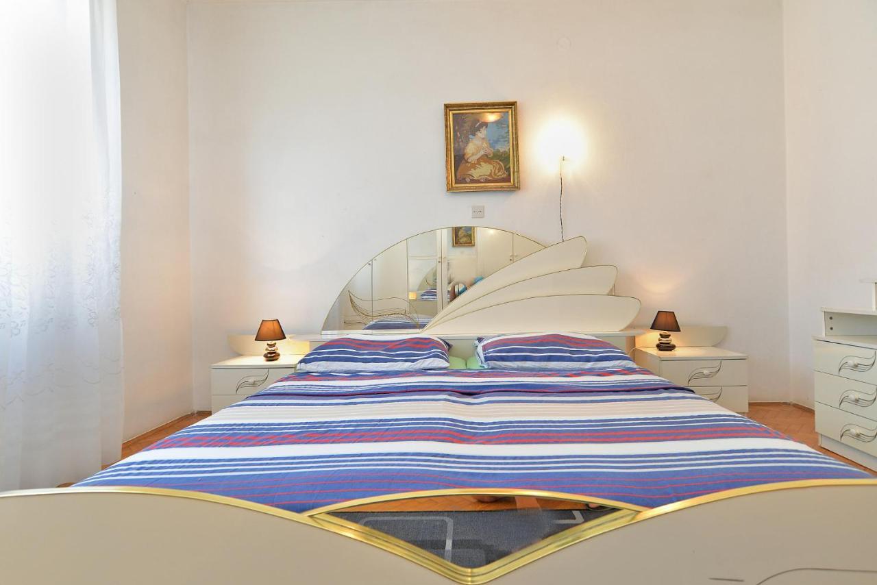 Apartments Gracijano 1724 Liznjan Bagian luar foto